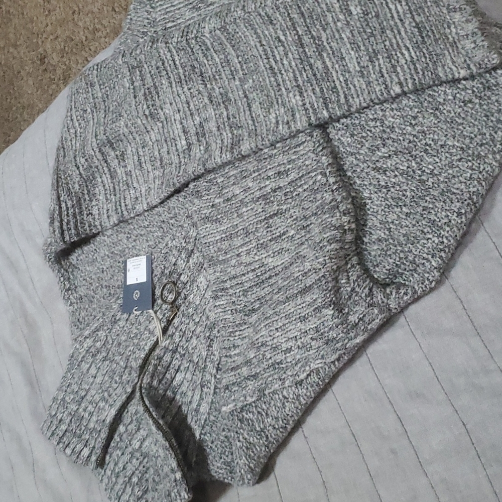 Sweater - Picture 2 of 4